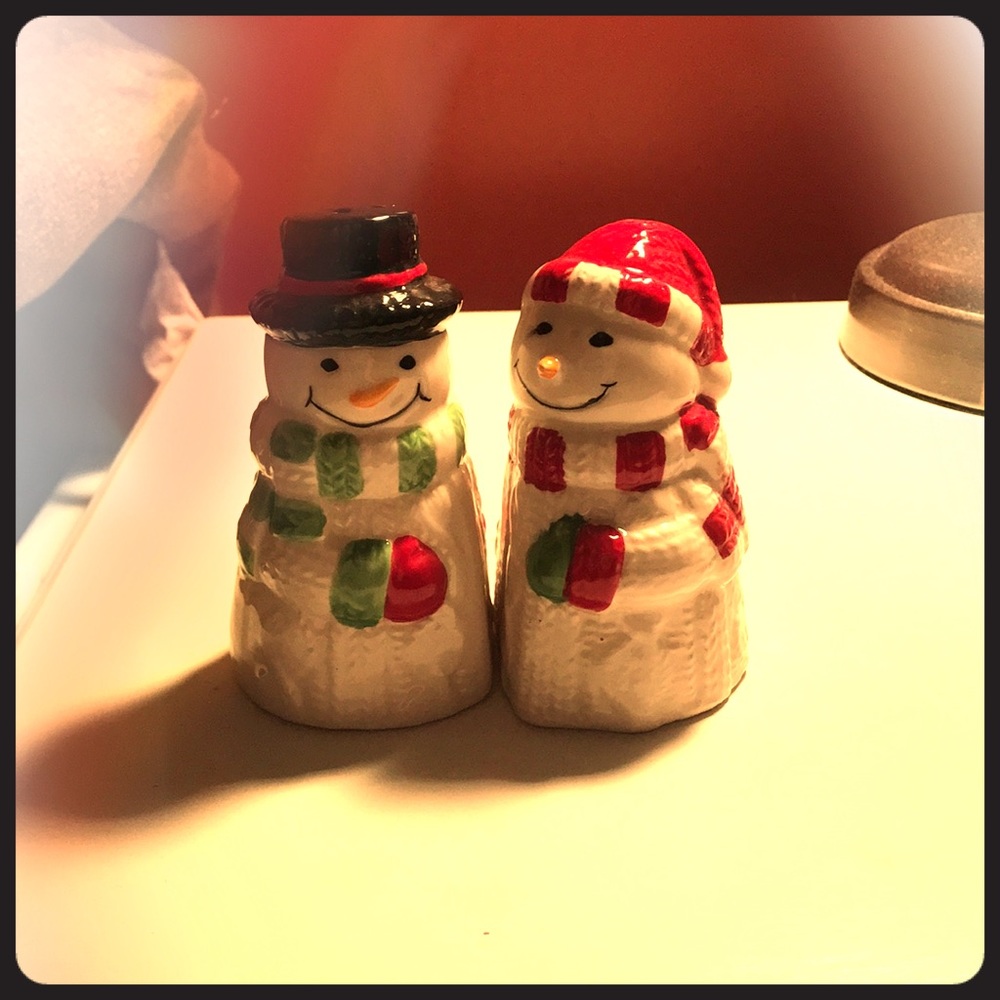 Mr. & Mrs. Snow Salt & Pepper Shakers 🧂